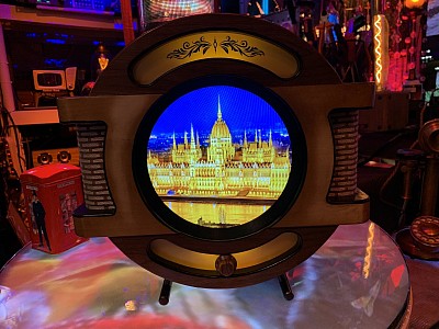 Retro Round TV 6.2”